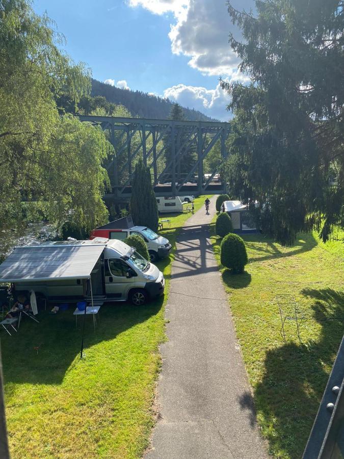Camping Wohnwagen Standard Schiltach Bagian luar foto